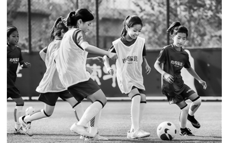 偶像的力量让花朵绽放 ——2024中国女足玫瑰探营大连站助足球女孩圆梦